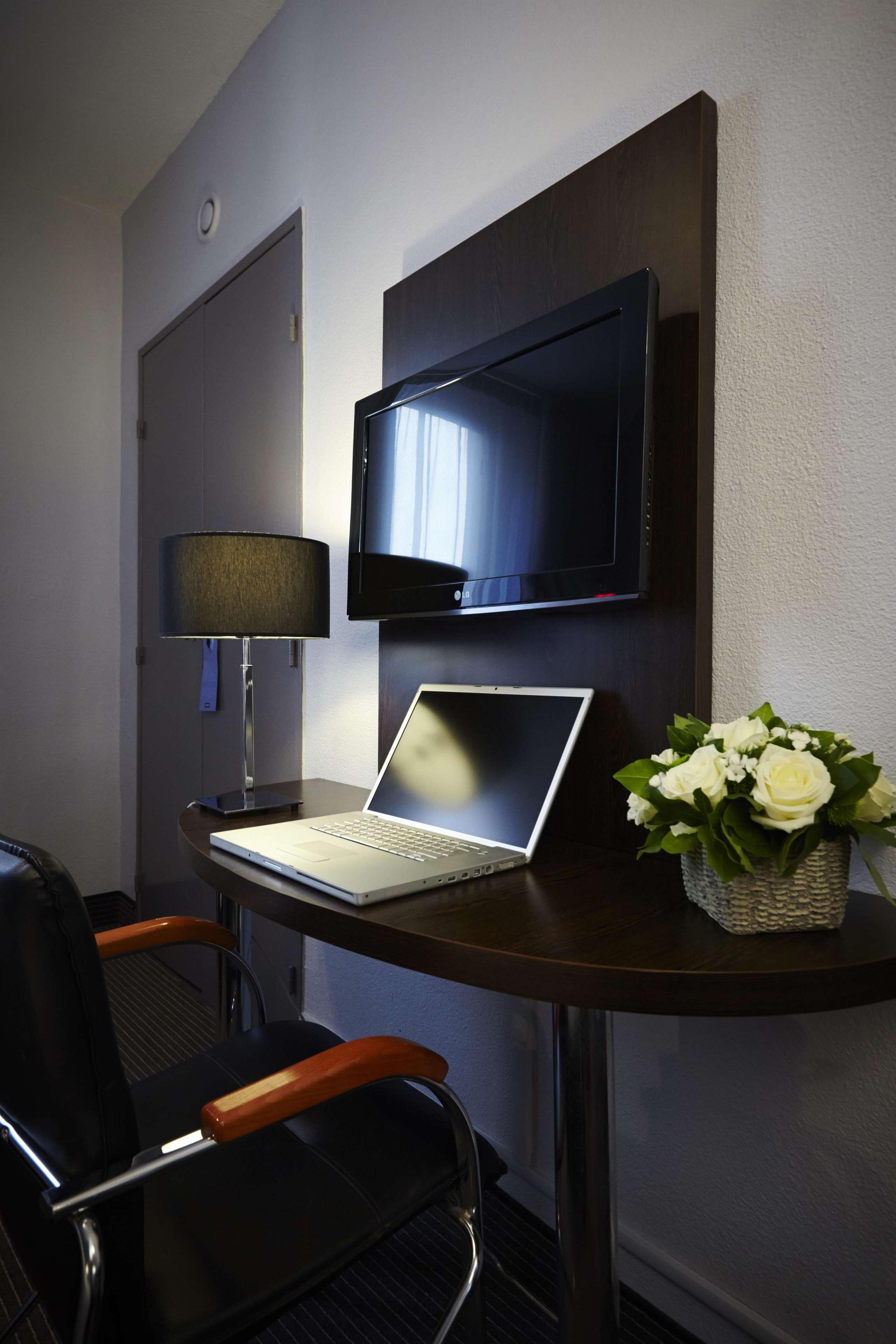 Kyriad Centre Paradis-prefecture Hotel 3*