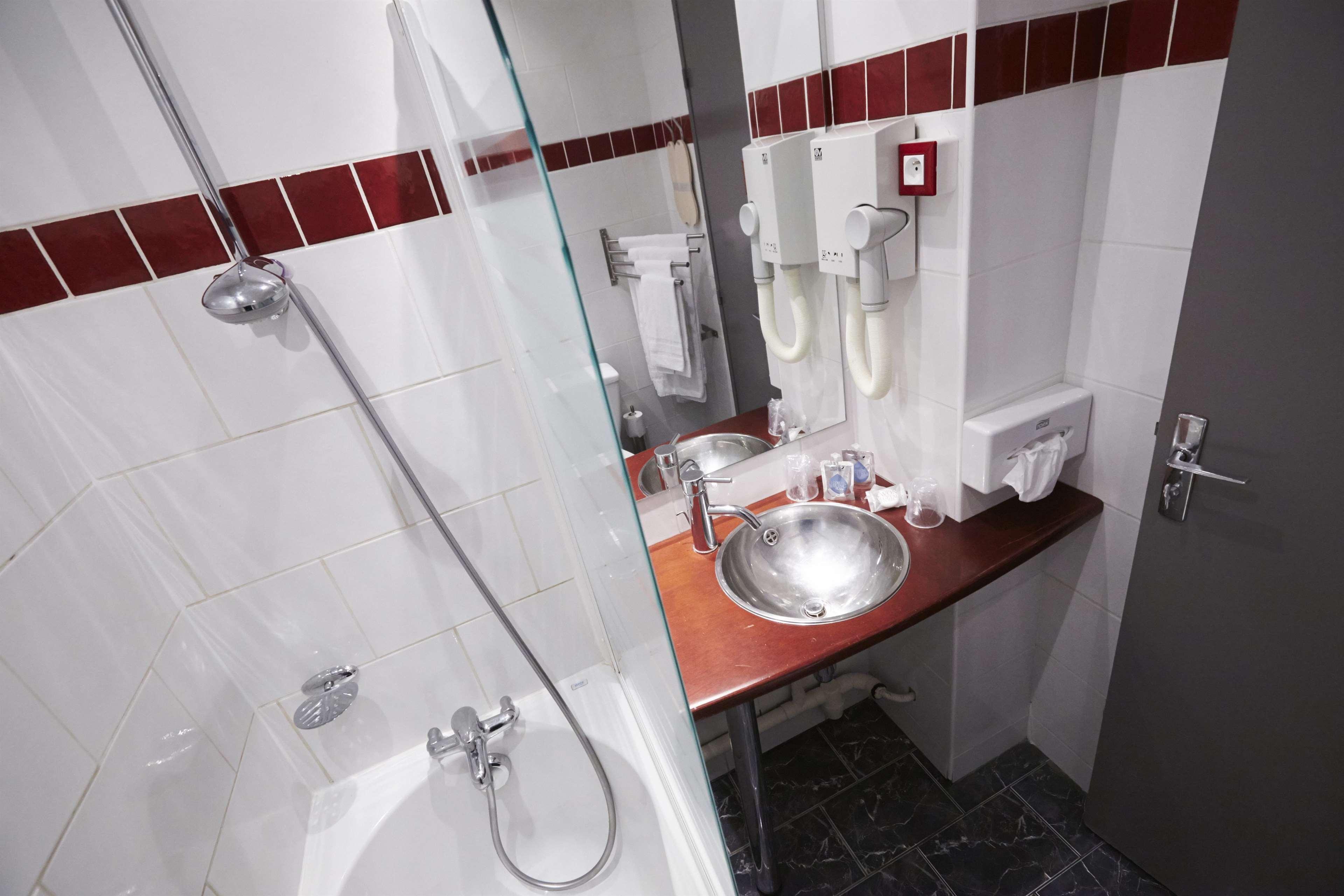 Hotel Kyriad Centre Paradis-prefecture 3*