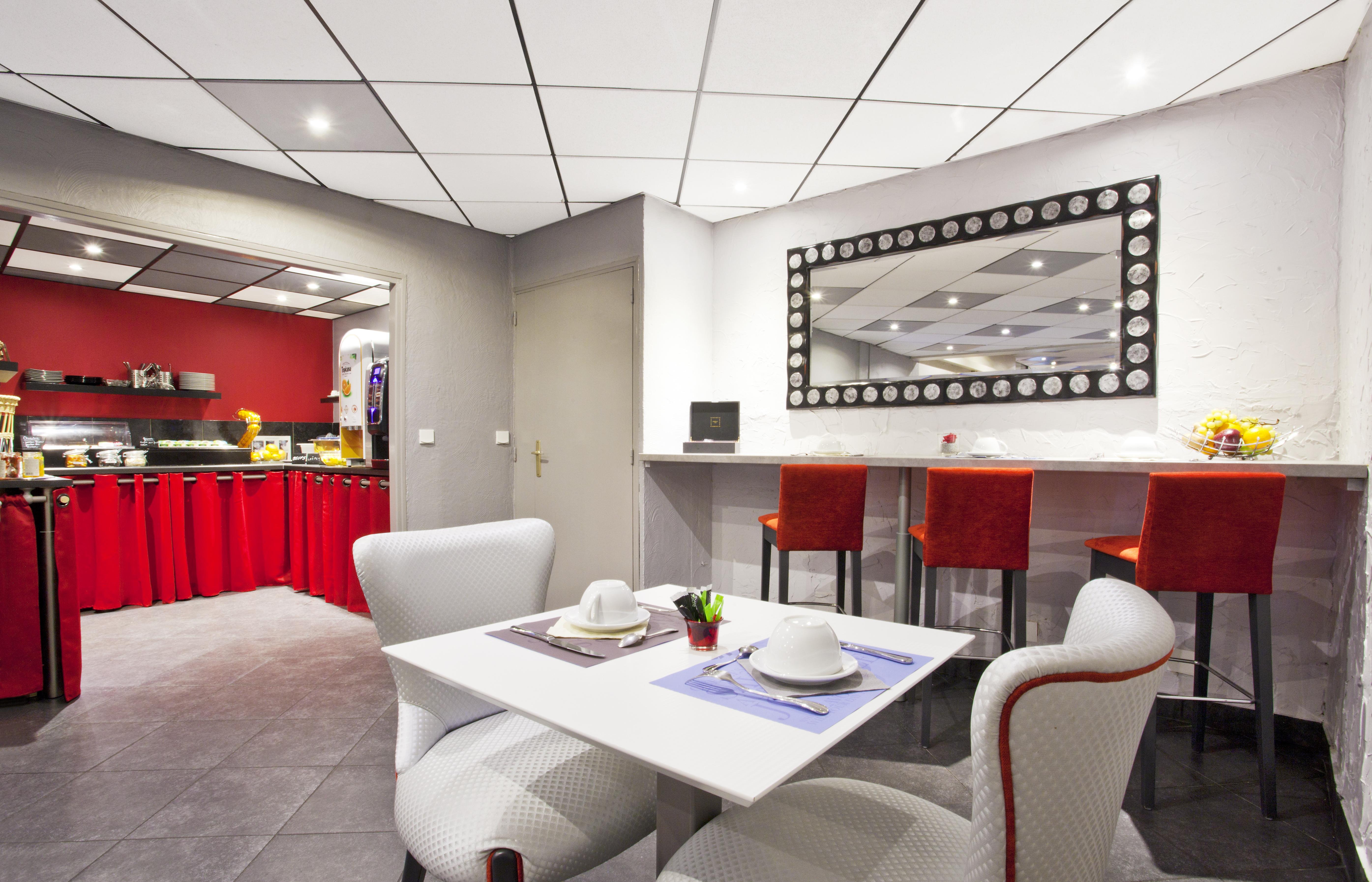 Kyriad Centre Paradis-prefecture Hotel 3*